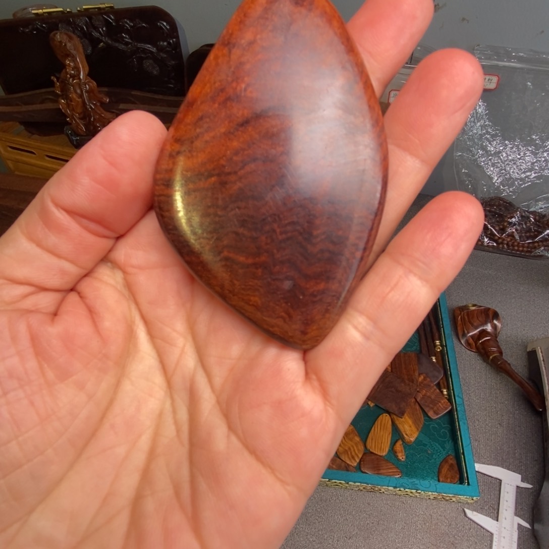 檀香紫檀（小叶紫檀）L****⁹