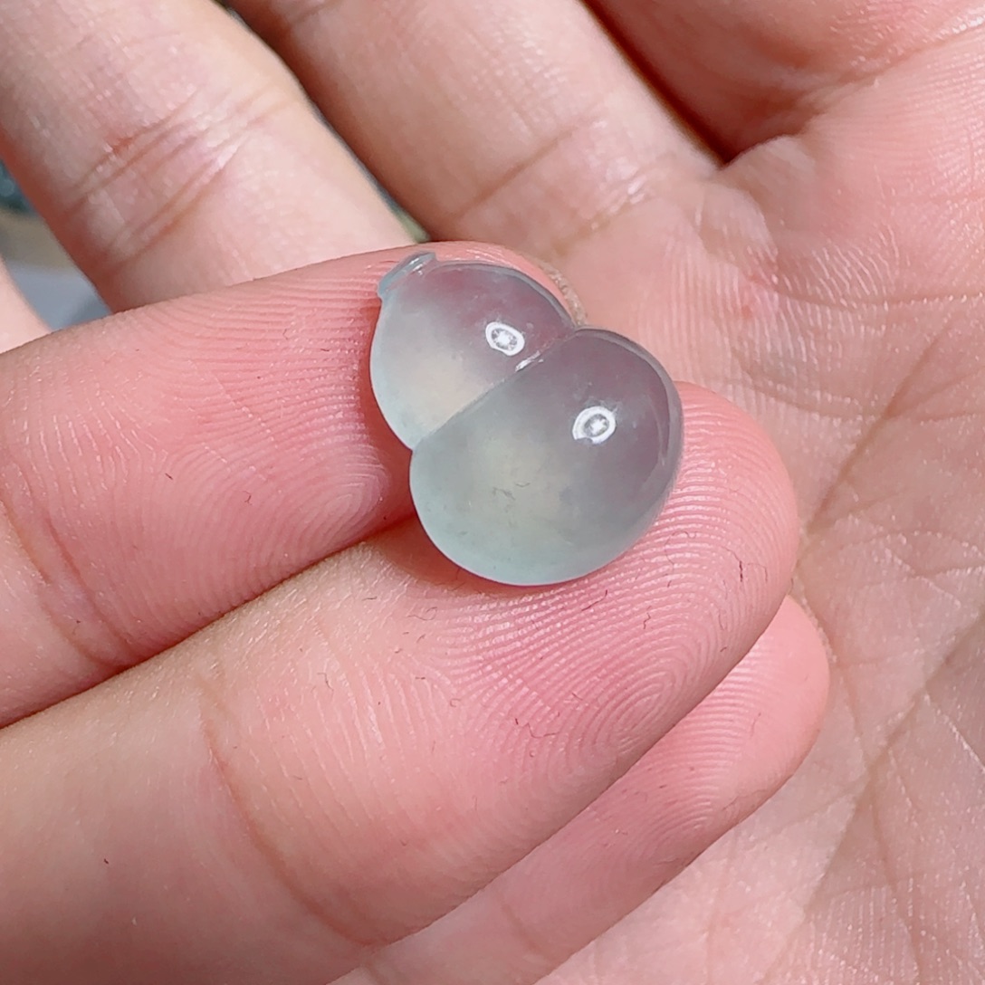 翡翠未镶嵌颈饰葫芦