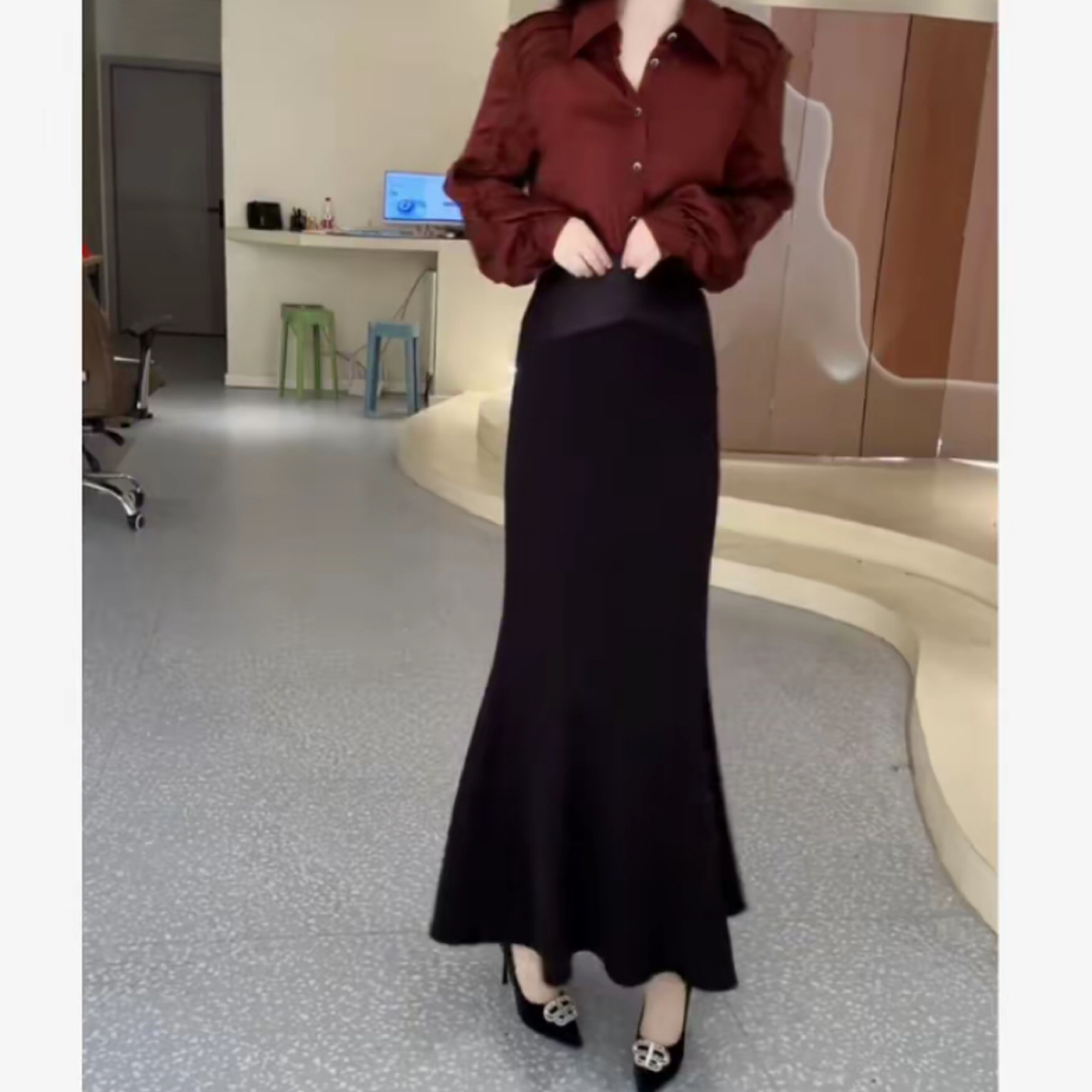 时尚潮流百搭女士黑色高腰鱼尾后开叉半身裙套装