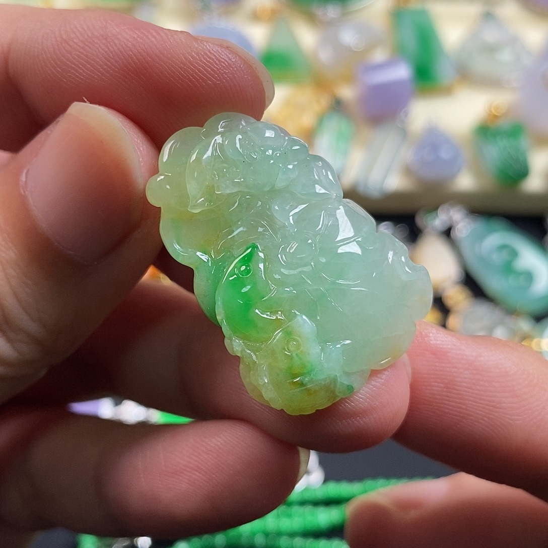 翡翠未镶嵌颈饰翡翠