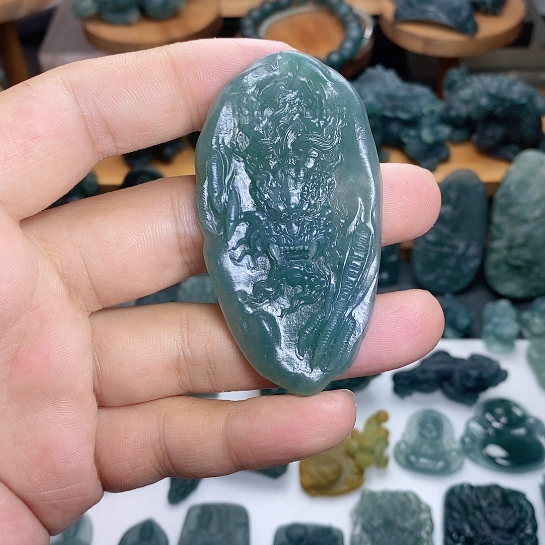 定制翡翠未镶嵌龙牌