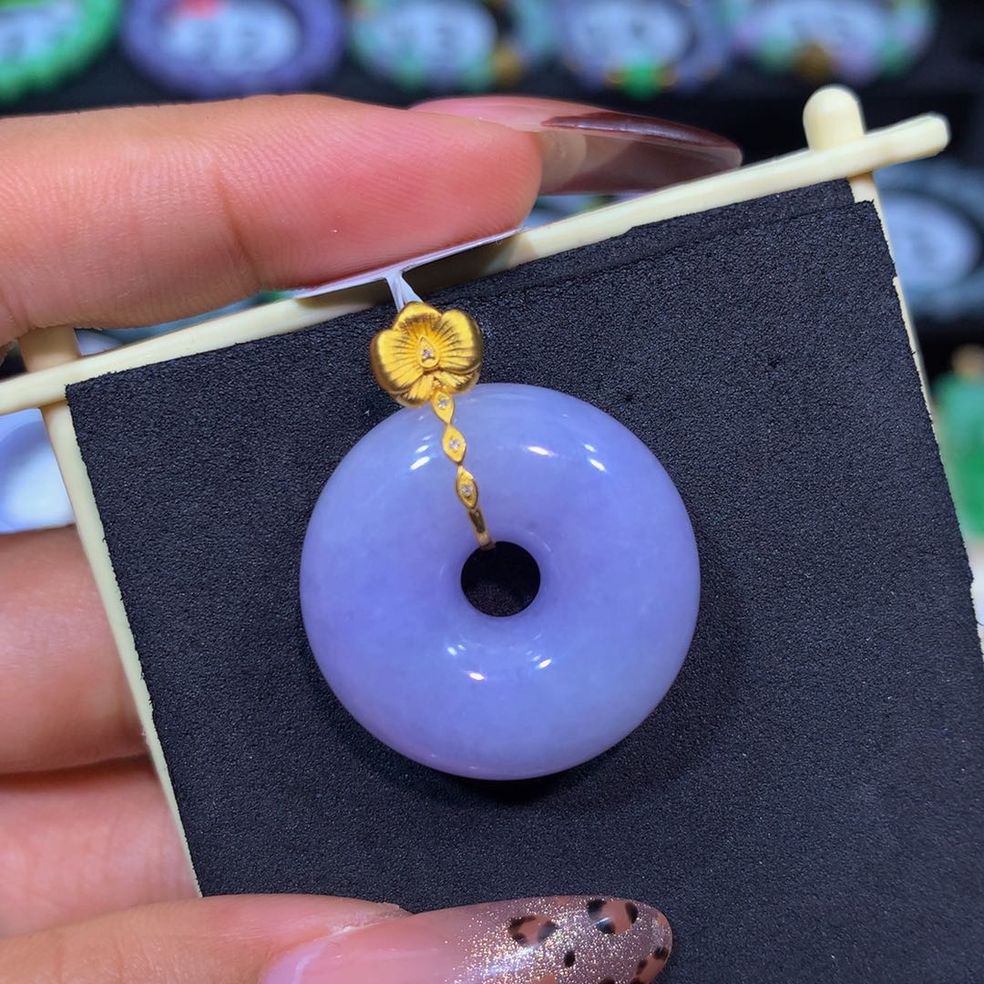 翡翠18K金镶嵌颈饰