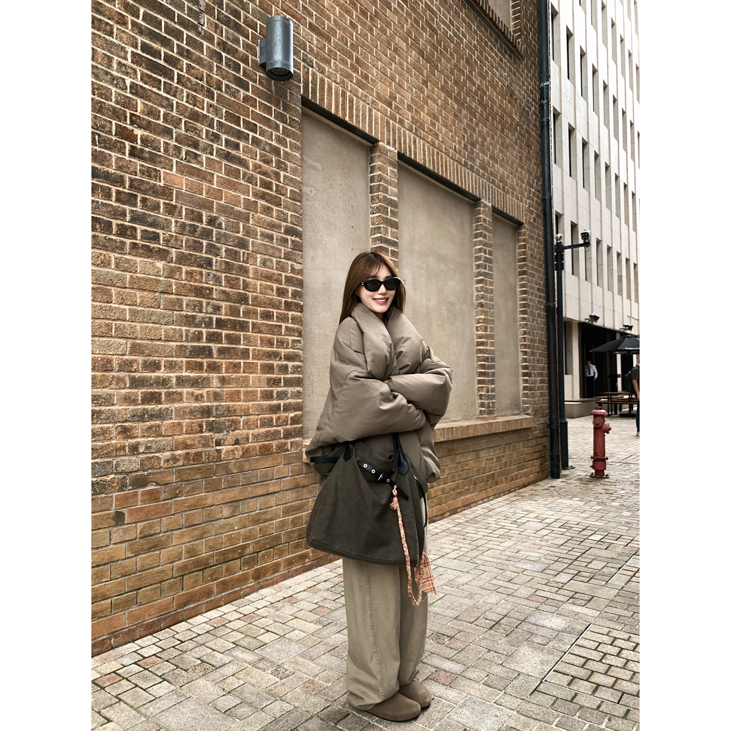 小君君布兰妮 淡人系/中空纱两穿翻领设计感羽绒服外套250554