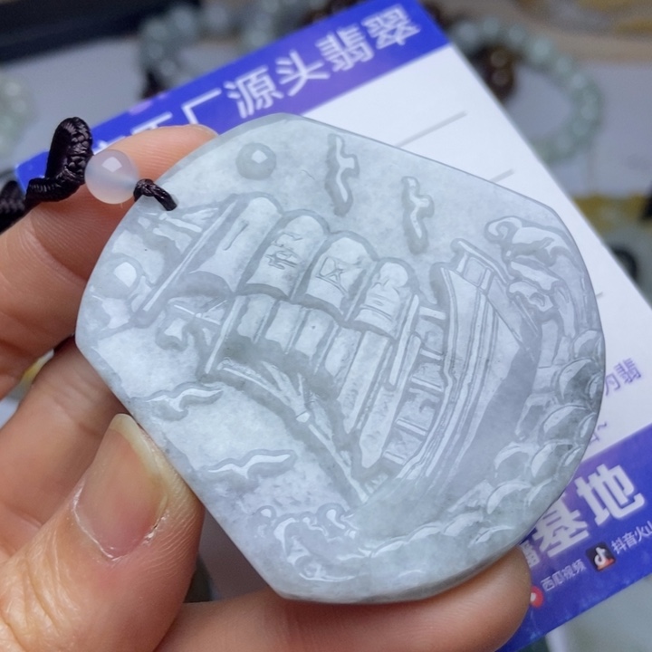 翡翠颈饰未镶嵌翡翠