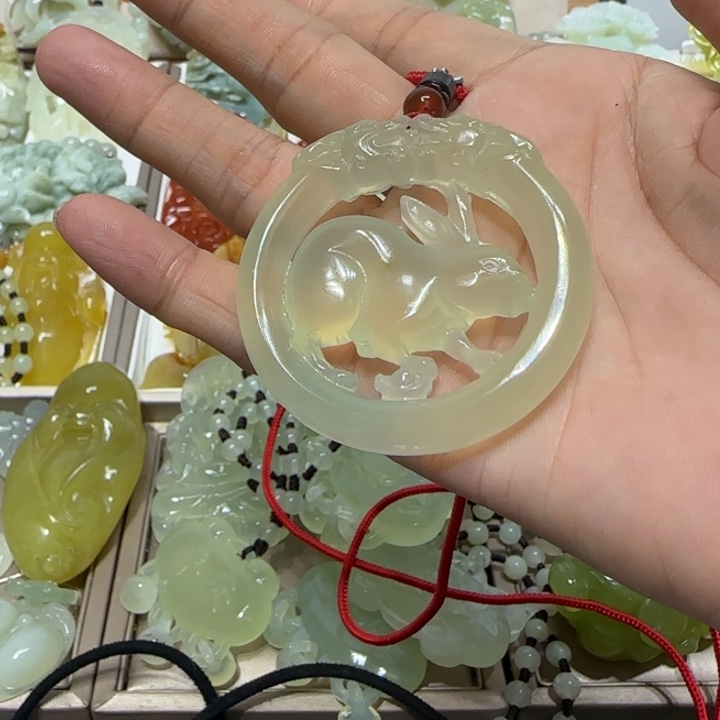 蛇纹石玉吊坠未镶嵌