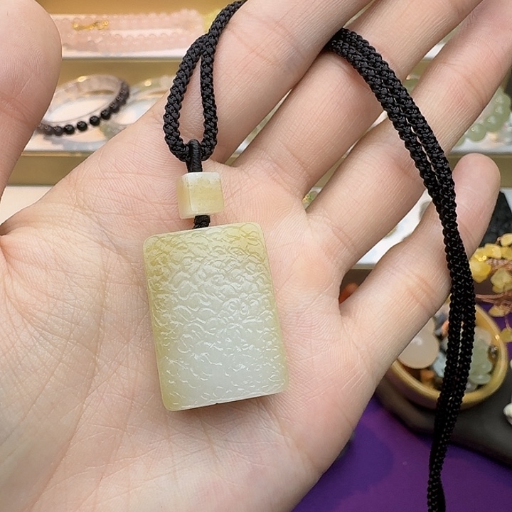 和田玉（糖玉）未镶嵌颈饰