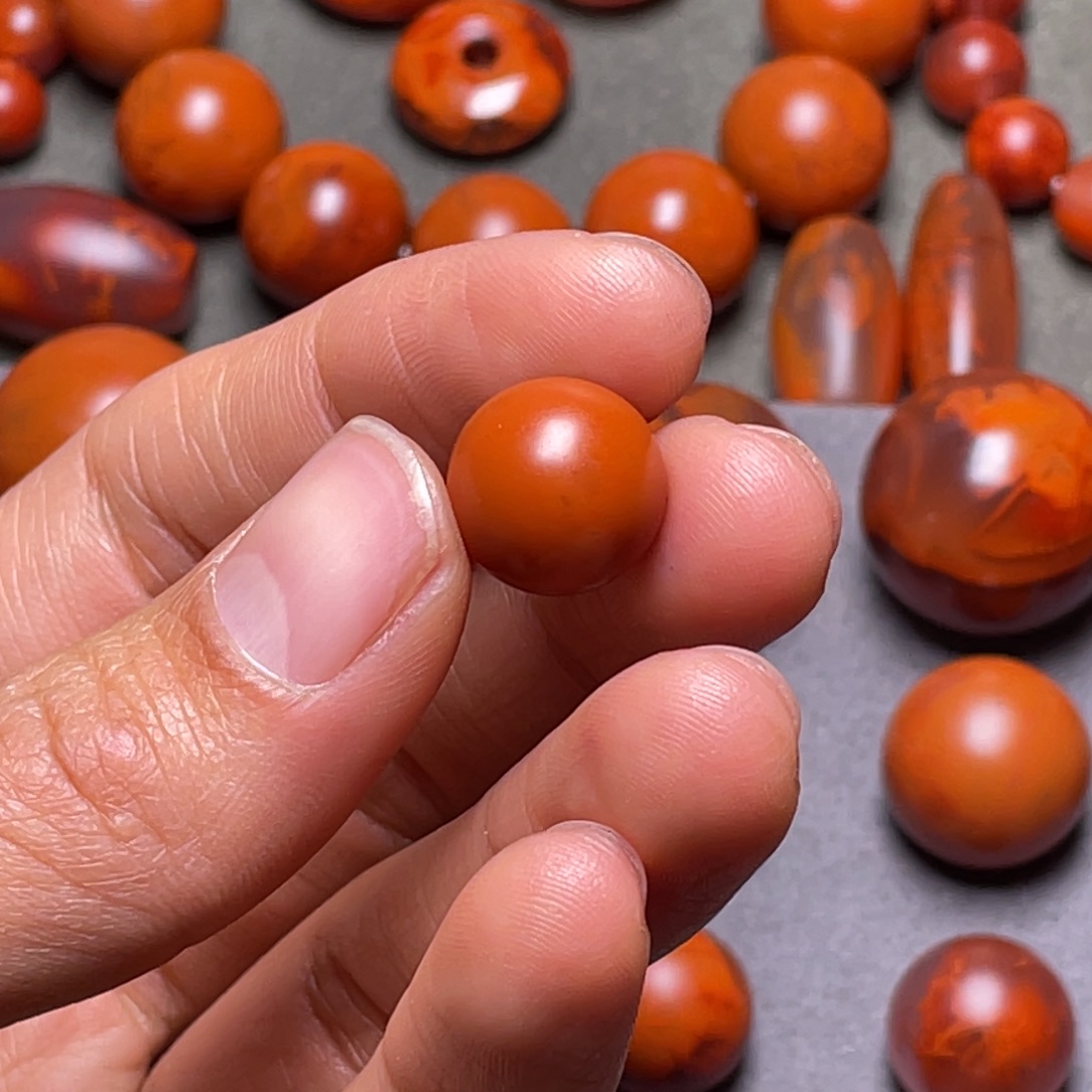 正***哈南红玛瑙未镶嵌南红天然原矿南红珠子13毫米