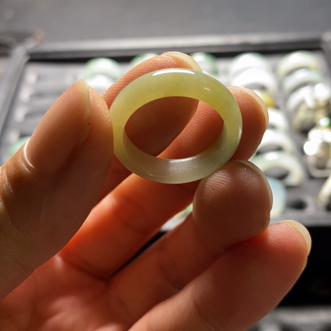 翡翠未镶嵌戒指翡翠