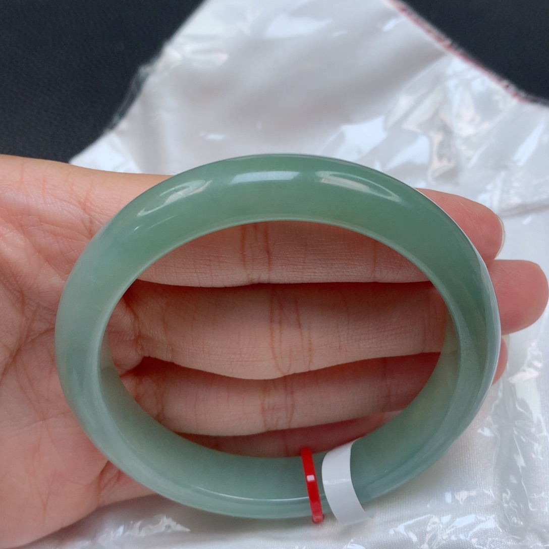 翡翠手镯未镶嵌祁*，天然