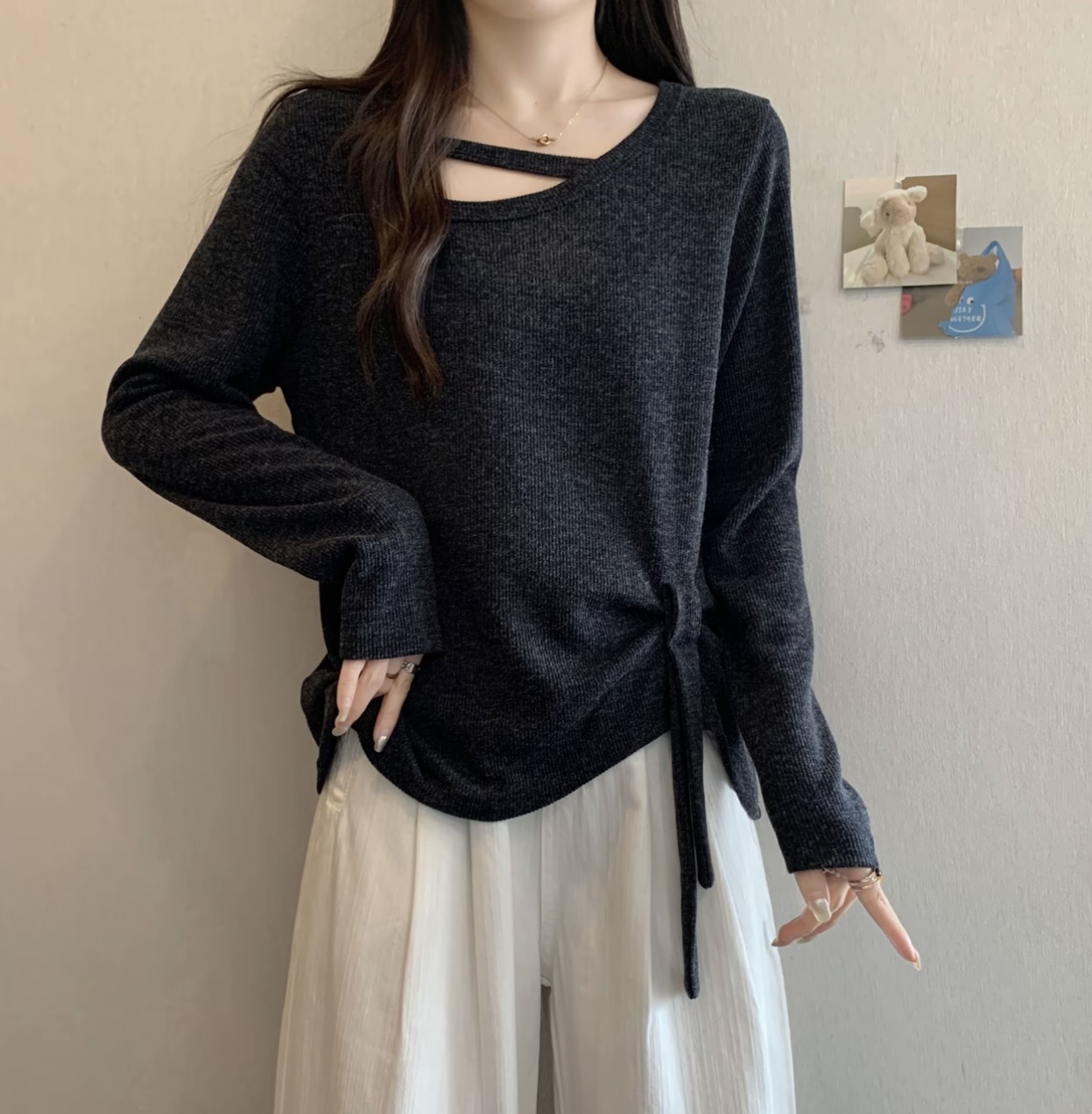 新款时尚设计大码女装感遮肉显瘦百搭长袖上衣不规则纯色设计感