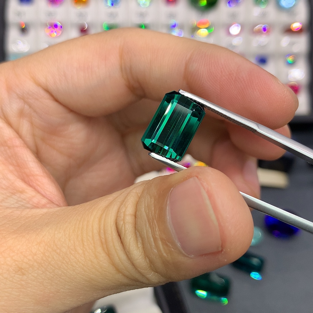 未镶嵌裸石碧玺5.46克拉全净拉贡吉尔德大证