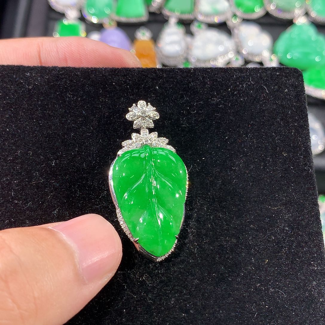 翡翠18K金镶嵌颈饰