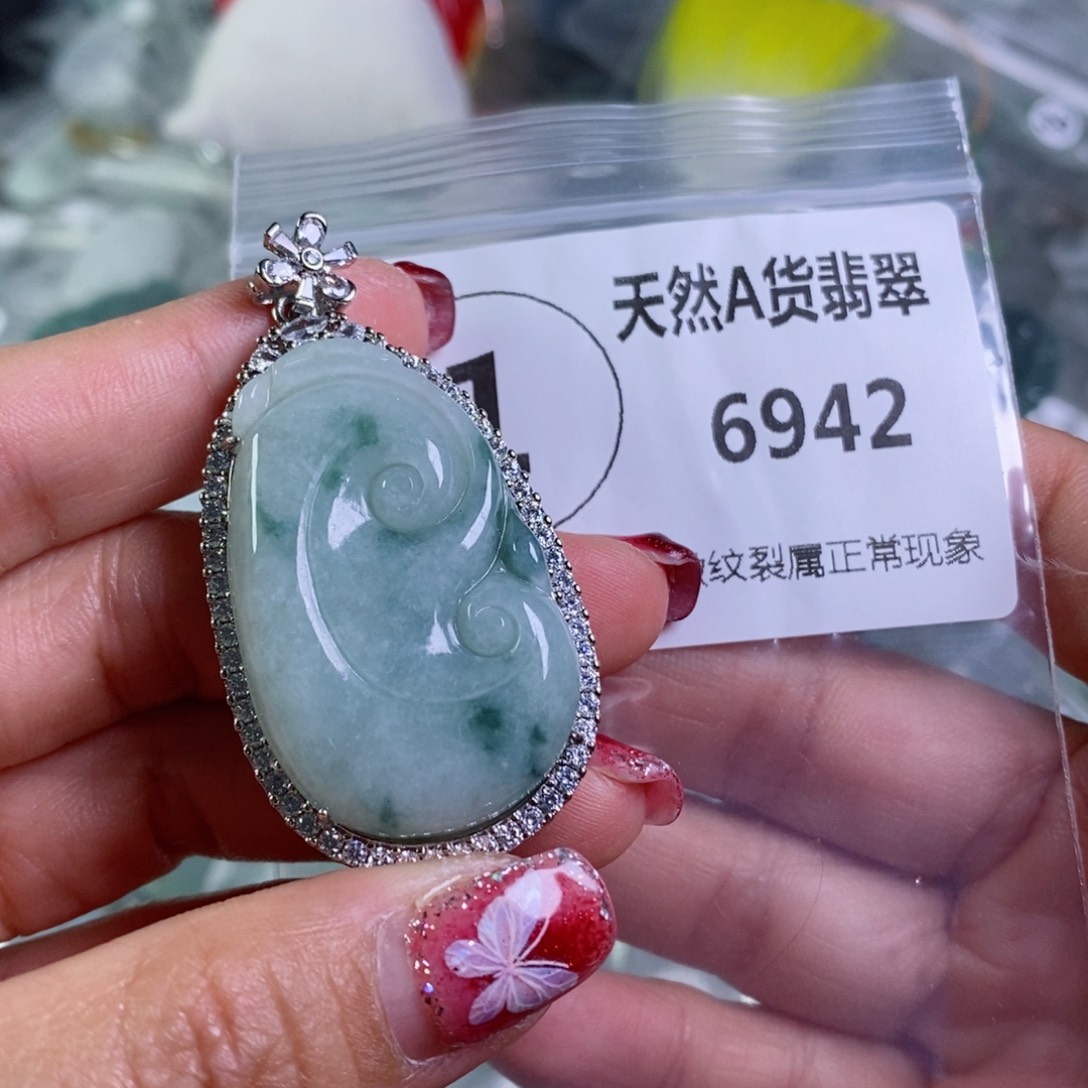 翡翠颈饰未镶嵌吊坠