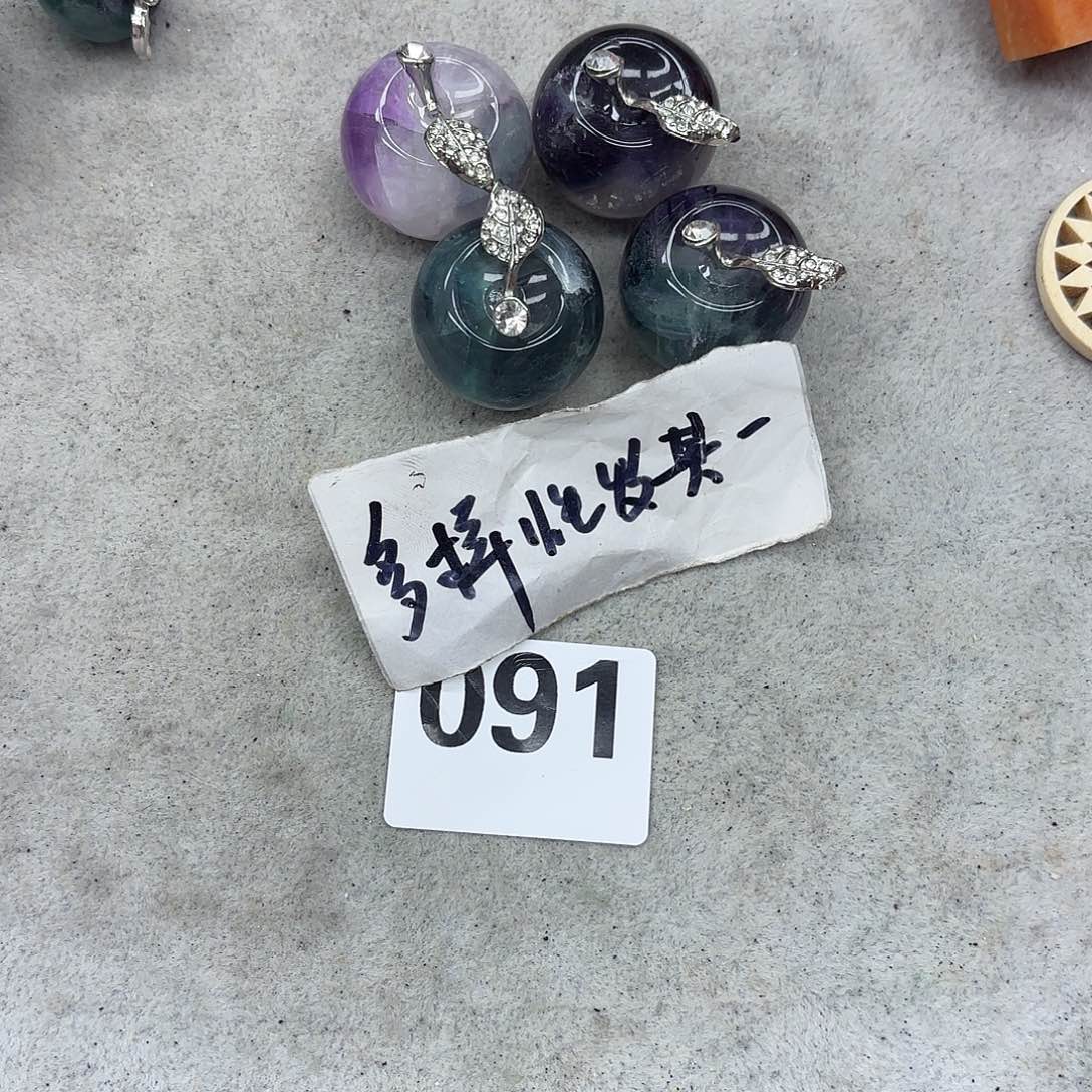 未镶嵌水晶大型摆件（非配饰）一个