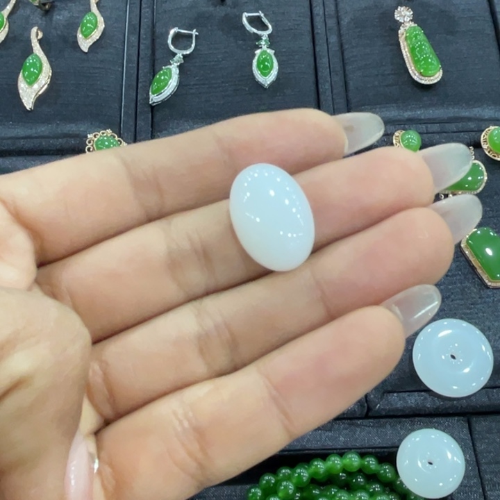 和田玉手链未镶嵌青*