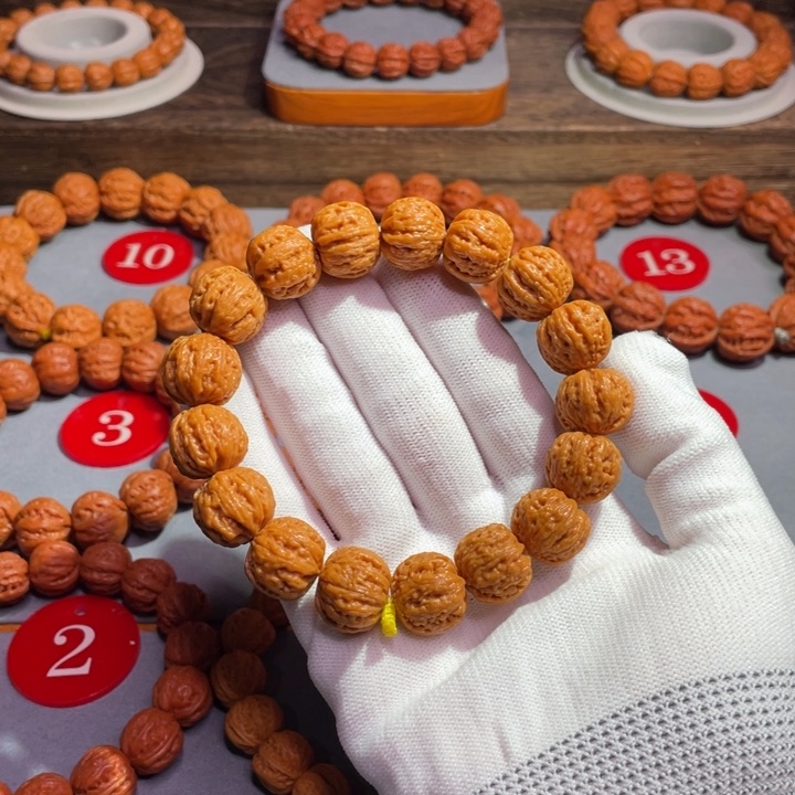 文玩核桃手串蒋*玉珊瑚