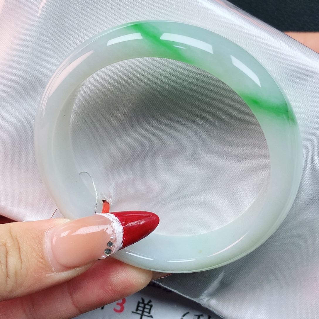 翡翠手镯未镶嵌54圈