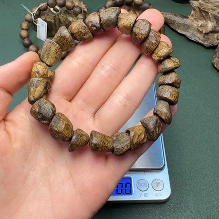沉香手串海南绿棋树丁老料14.7克