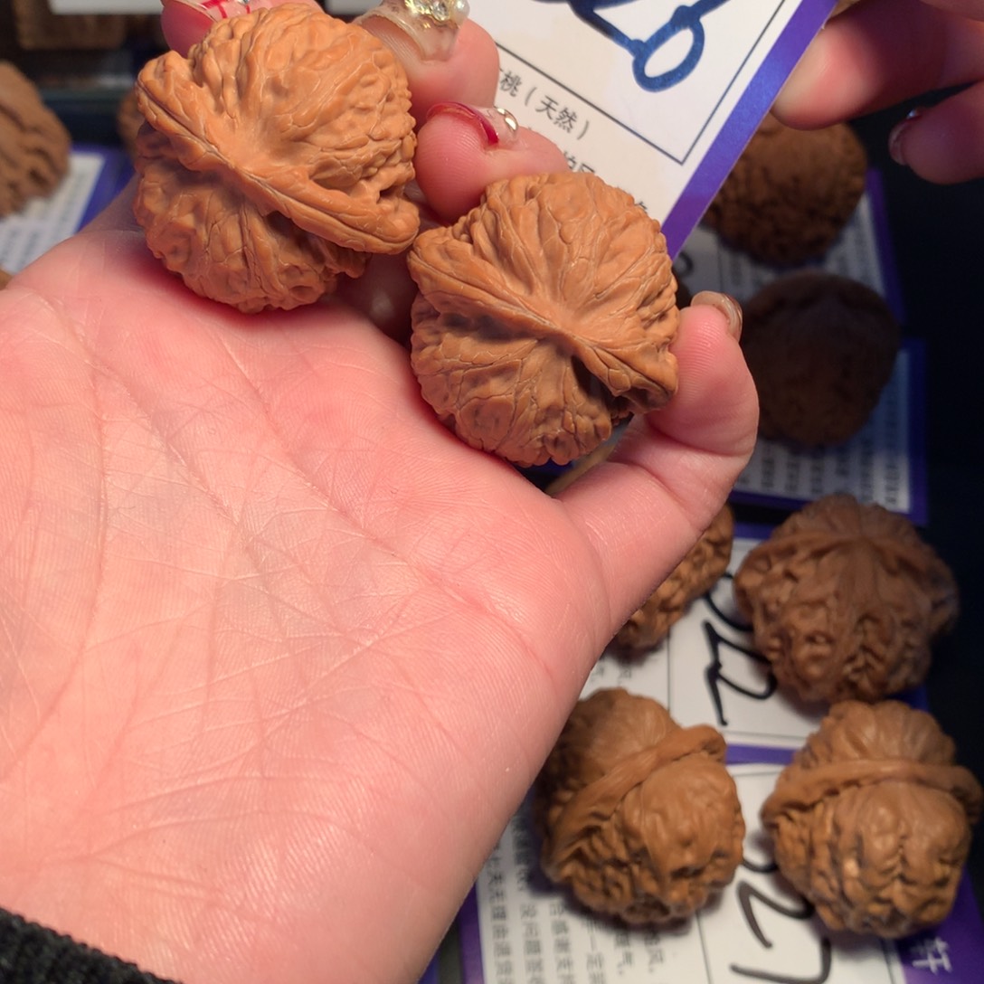 文玩核桃吊坠知***?宫灯35