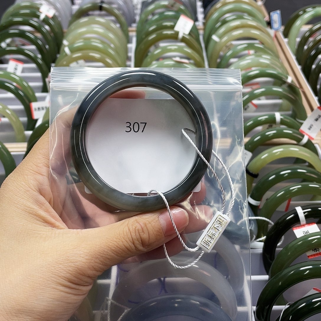 和田玉（糖玉）手镯未镶嵌307圈口56
