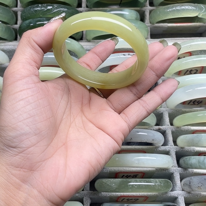 蛇纹石玉未镶嵌手镯122