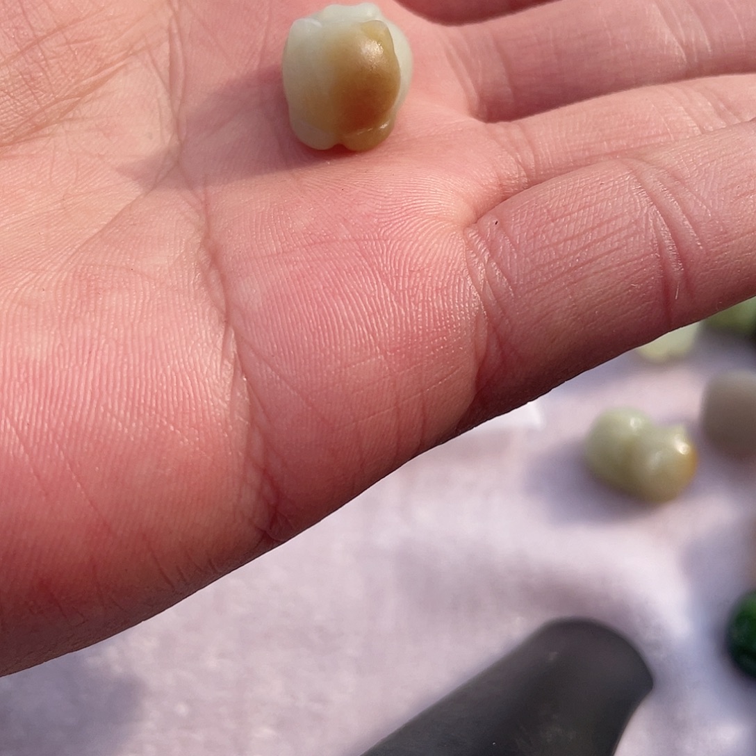 和田玉（糖玉）未镶嵌颈饰