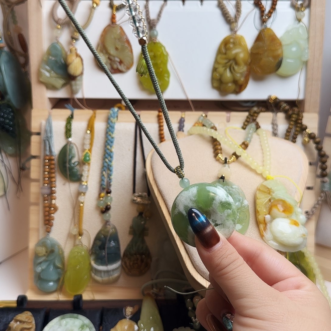 荷***蛇纹石玉合金颈饰