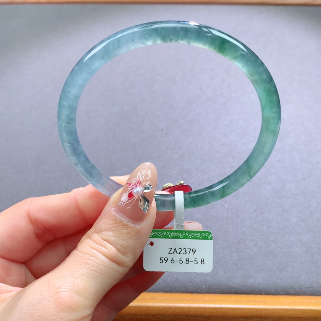 翡翠手镯未镶嵌天然翡翠手镯