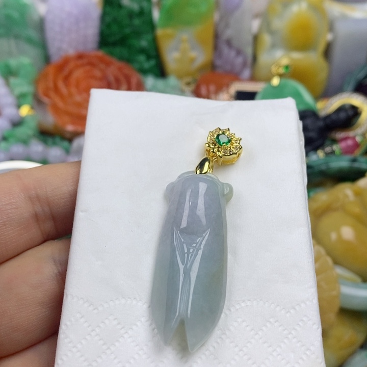 翡翠吊坠(赠链)未镶嵌