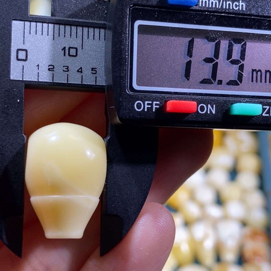 蜜蜡裸石未镶嵌配饰