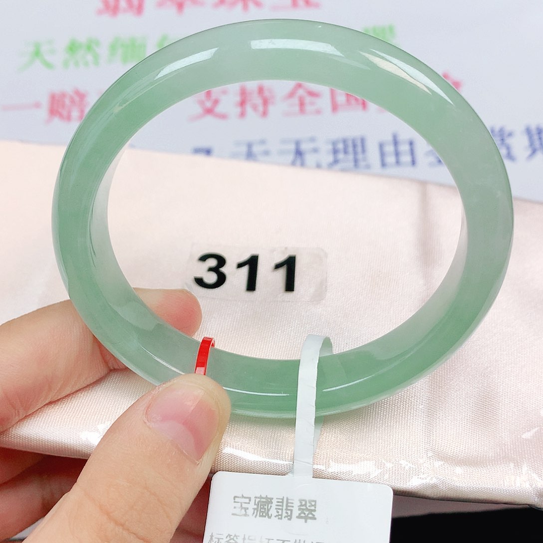翡翠手镯未镶嵌58圈果绿贵妃翡翠手镯