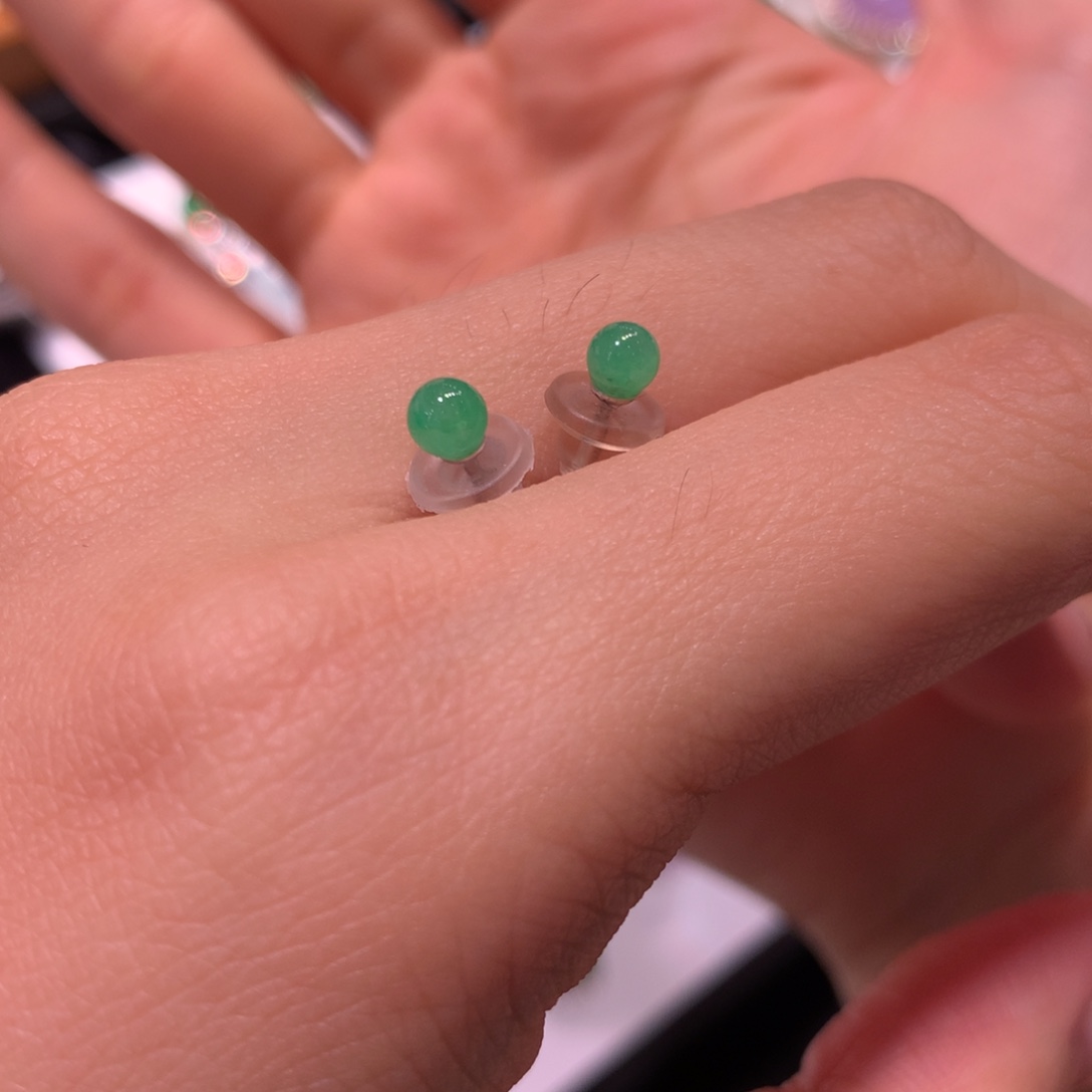 18K金镶嵌翡翠耳饰