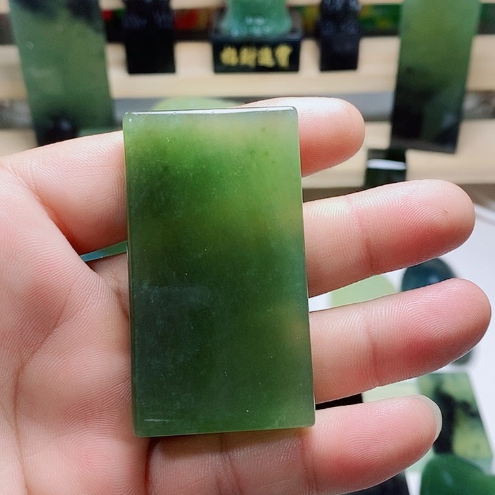 未镶嵌蛇纹石玉挂件