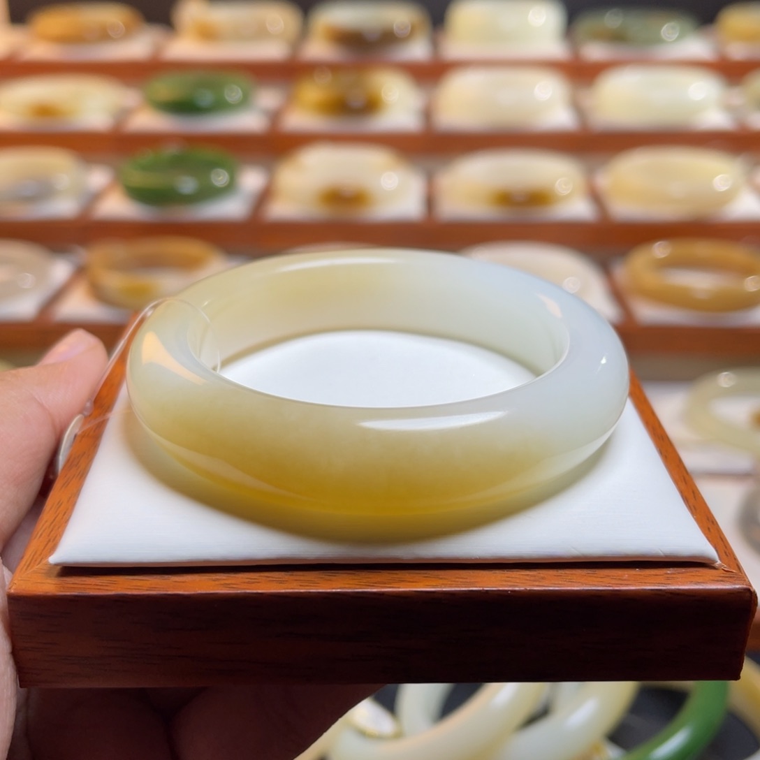 【闪购商品】和田玉手镯未镶嵌容*儿