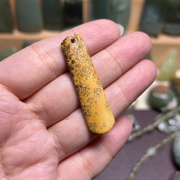 岫岩河磨玉（透闪石质玉）未镶嵌颈饰