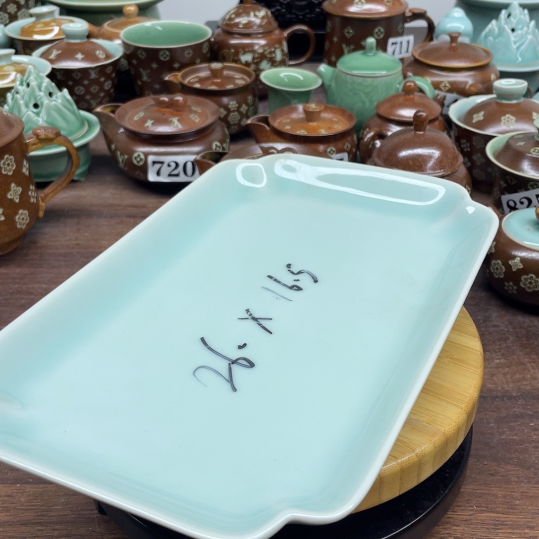 微瑕特价青瓷鱼盘