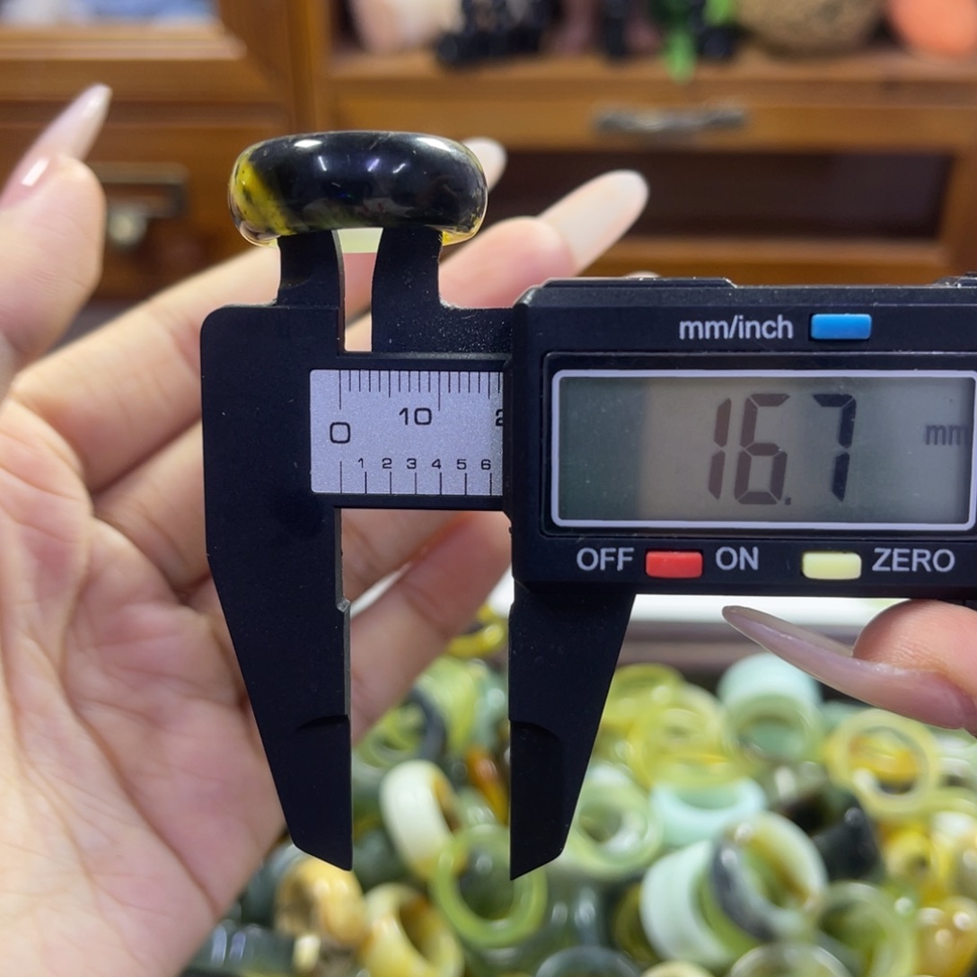 蛇纹石玉未镶嵌手镯瑕疵155