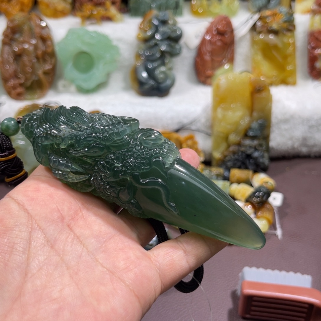 秋***风未镶嵌蛇纹石玉颈饰
