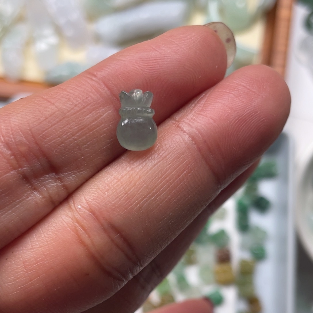 翡翠颈饰未镶嵌67896789