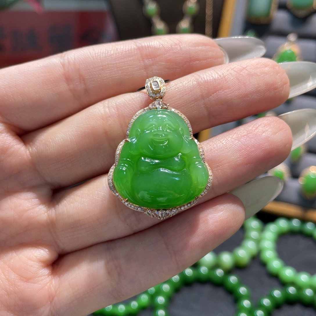 和田玉吊坠(不含链)18K金镶嵌苹果绿佛公 25+