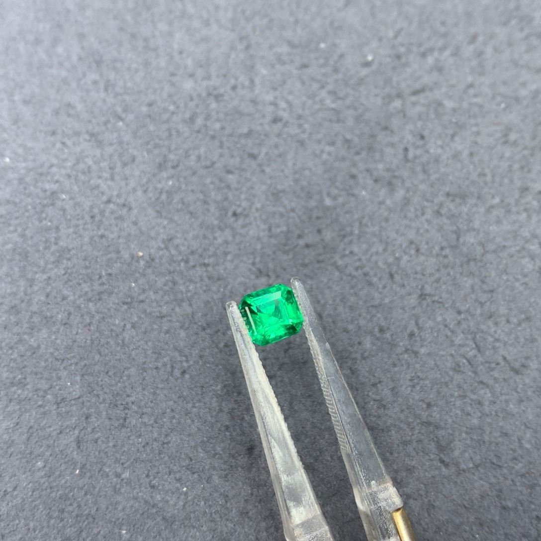 祖母绿裸石0.89ct swat沃顿极微油祖母绿 GUILD VB