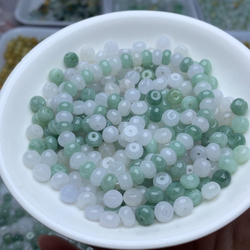 【闪购商品】翡翠手链未镶嵌卡4乘6.5冰绿白算盘50颗