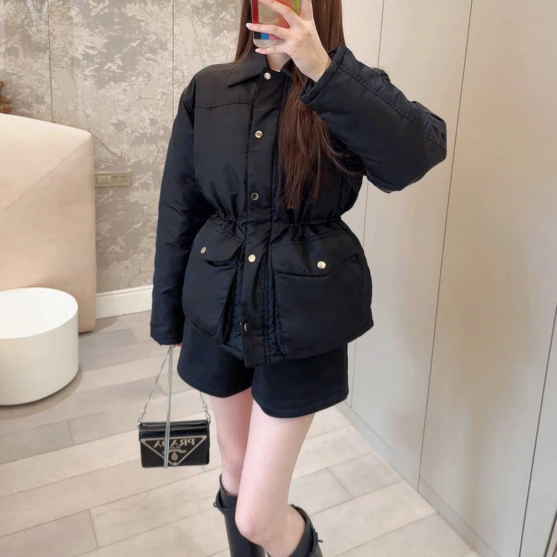 未使用 Prada/普拉达 黑色尼龙翻领收腰羽绒棉服 原价29400