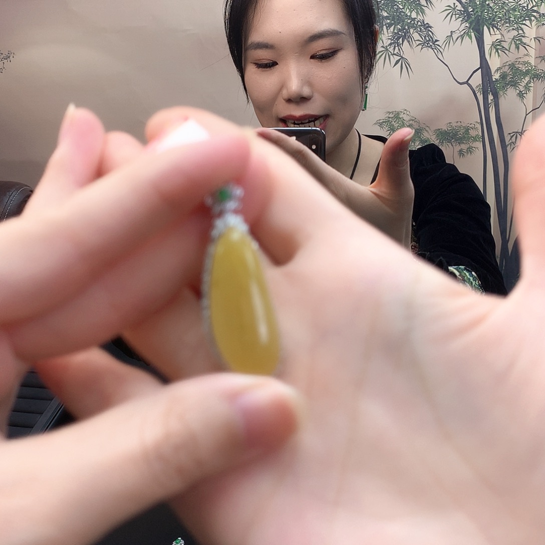 翡翠18K金镶嵌项链