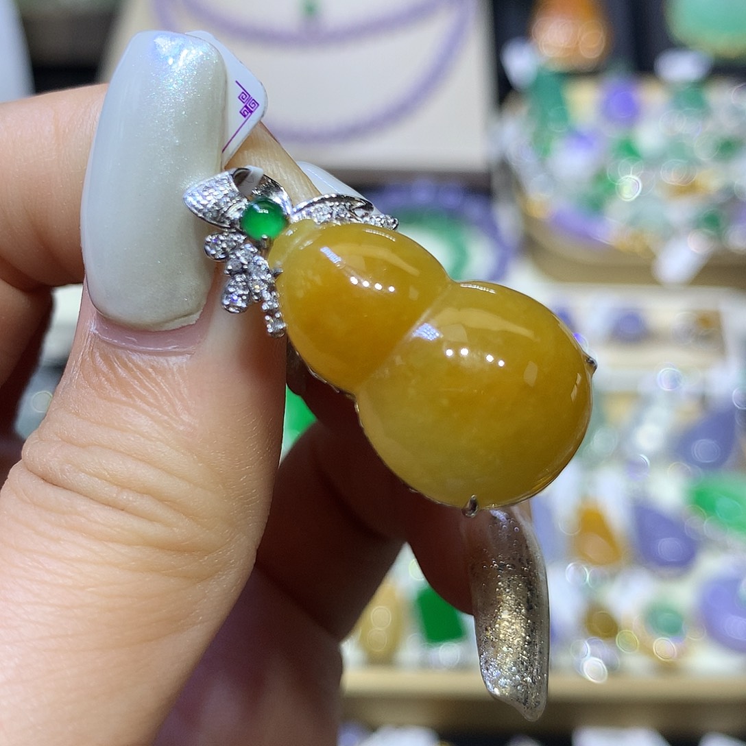 翡翠18K金镶嵌颈饰