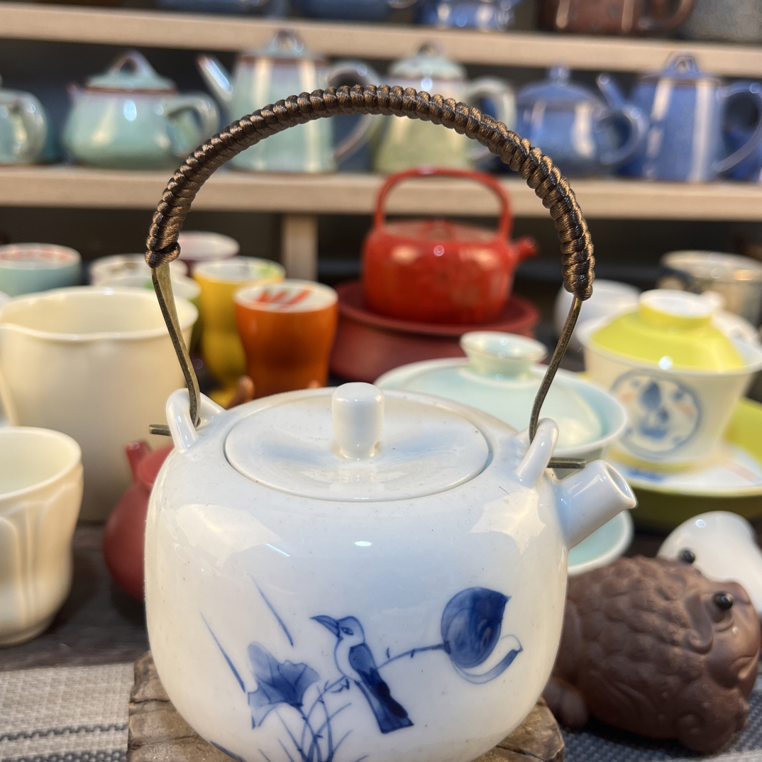 手绘提梁壶容量200多