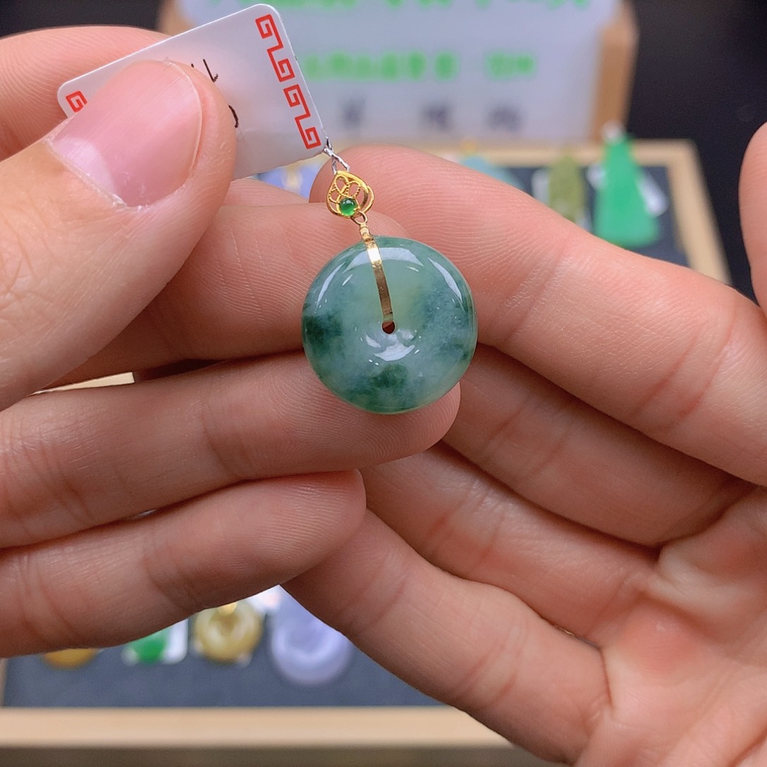 翡翠颈饰18K金镶嵌翡翠