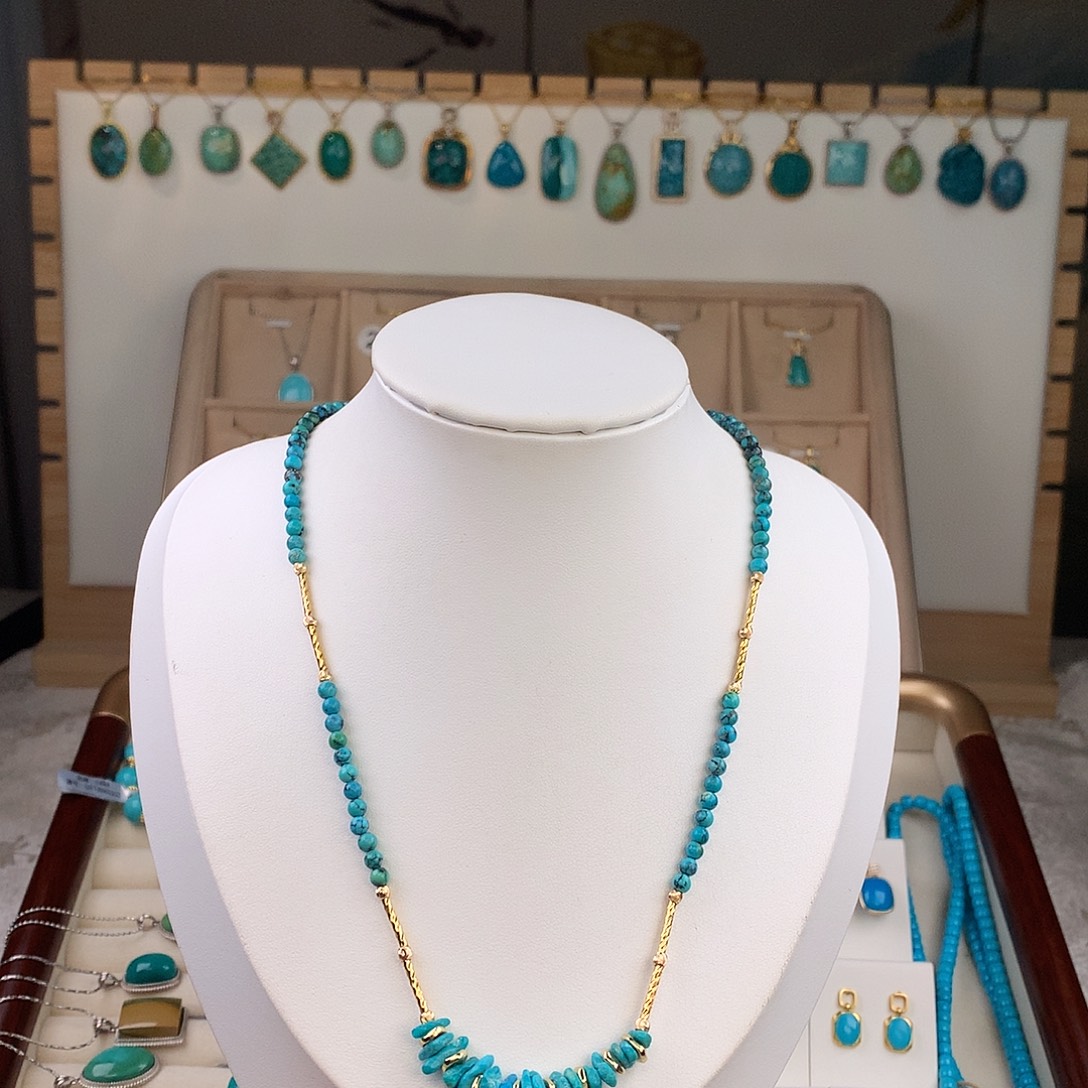 绿松石未镶嵌颈饰