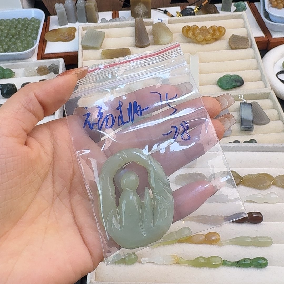 福***桃和田玉未镶嵌珠宝半成品