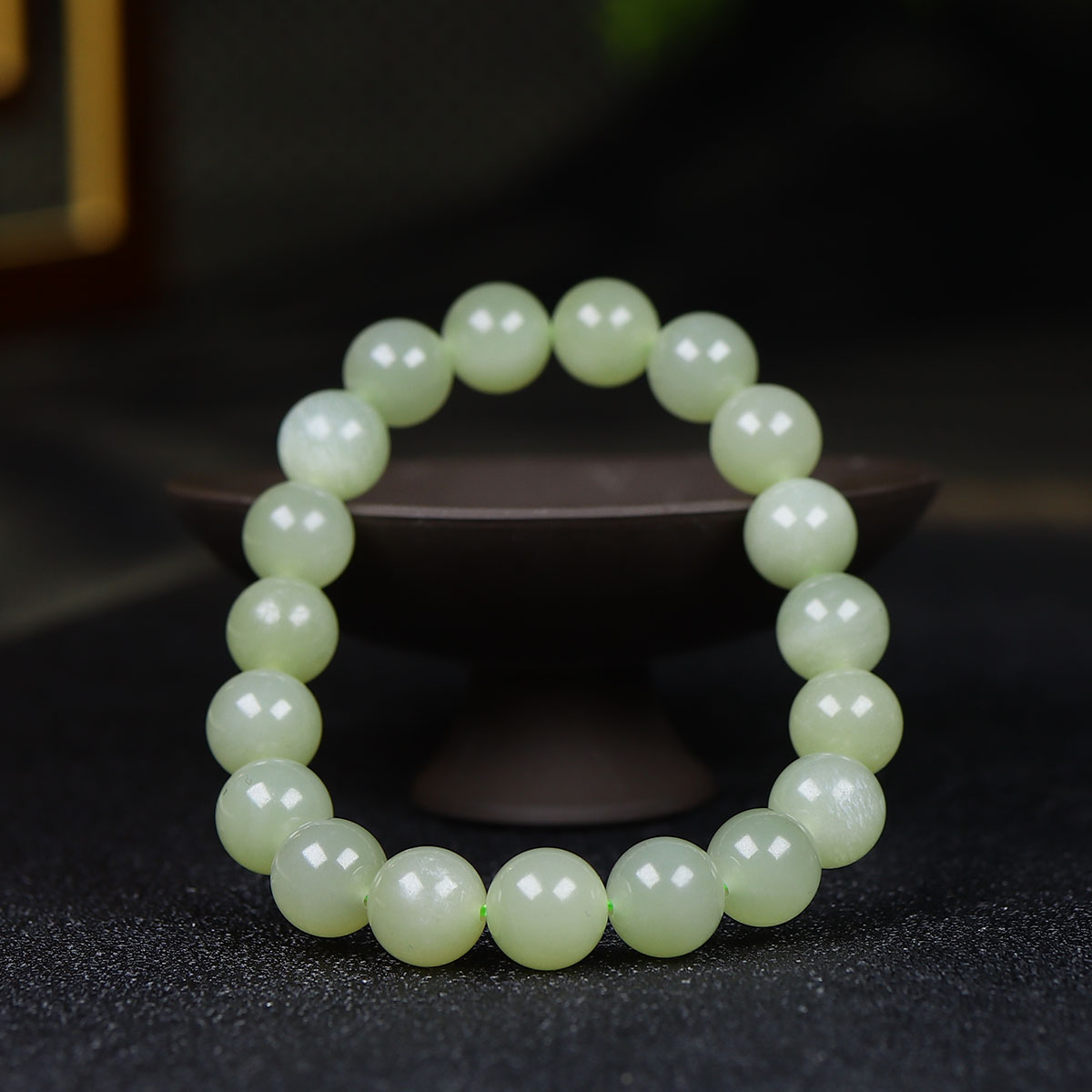 122951和田玉湖水绿手串